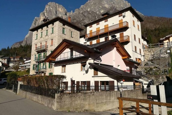 Foto Außenansicht Ferienwohnungen Sweet Dolomites