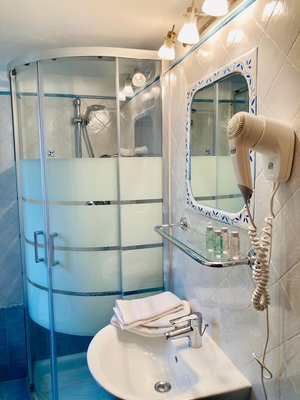 Foto del bagno B&B + Appartamenti Ciesa La Vèrda