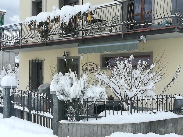 Photo exteriors in winter Apartament Al Brik