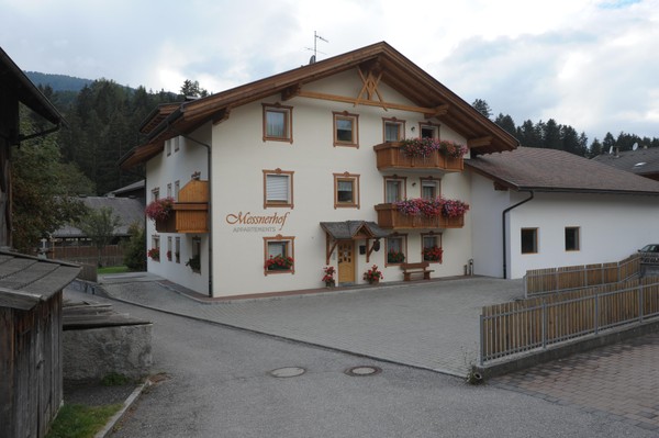 Foto Außenansicht Ferienwohnungen auf dem Bauernhof Messnerhof
