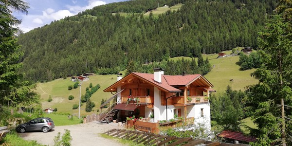 Foto Außenansicht Ferienwohnungen Lärchenheim