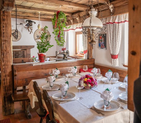 The restaurant San Vigilio / St. Vigil La Ücia by Fana Ladina