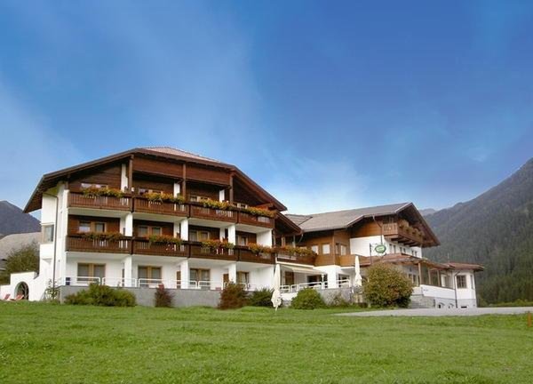 Foto estiva di presentazione Hotel Tyrol