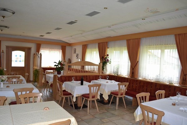 The restaurant Valle di Casies / Gsiesertal Kircha Appartements Gasthof