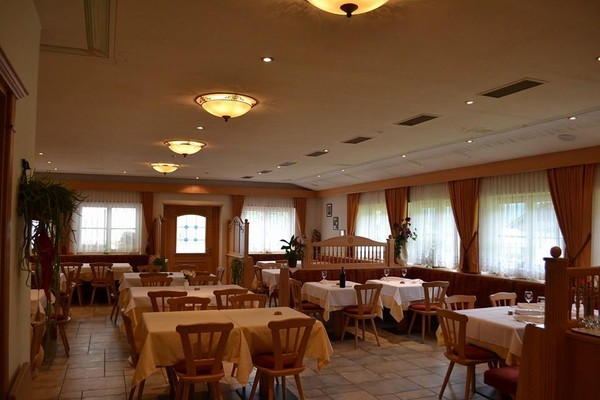 The restaurant Valle di Casies / Gsiesertal Kircha Appartements Gasthof