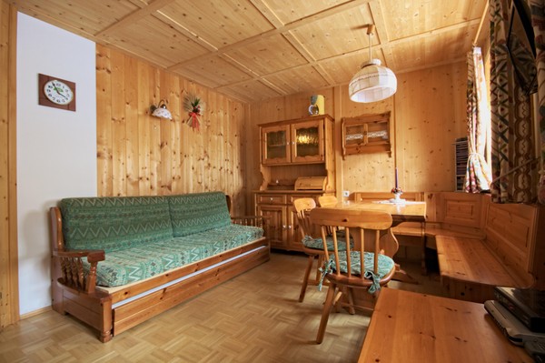 Der Wohnraum Ferienwohnungen Bachlaufen Haus