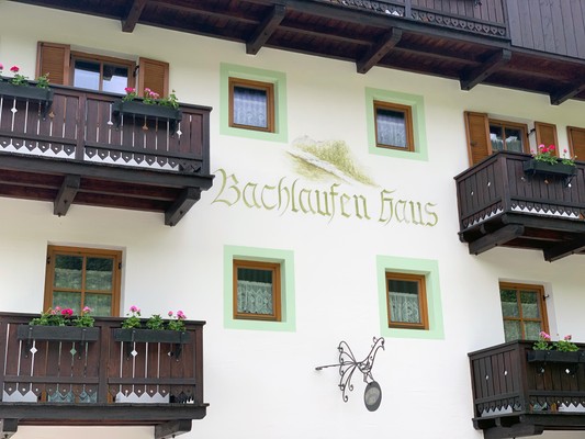 Foto Außenansicht Ferienwohnungen Bachlaufen Haus