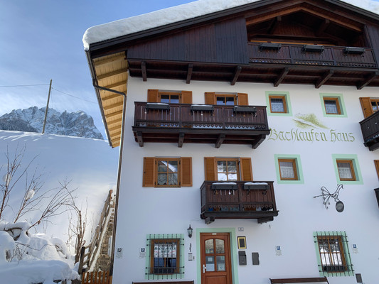 Foto Außenansicht Ferienwohnungen Bachlaufen Haus