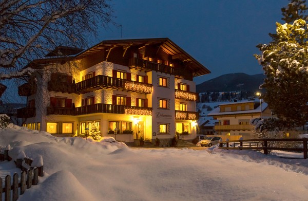 Photo exteriors Hotel Dolomiten