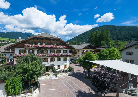 Photo exteriors Hotel Weisses Lamm