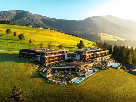 Photo exteriors Hotel Alpen Tesitin