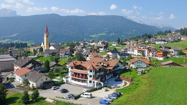 Foto Außenansicht im Sommer Tirolerhof