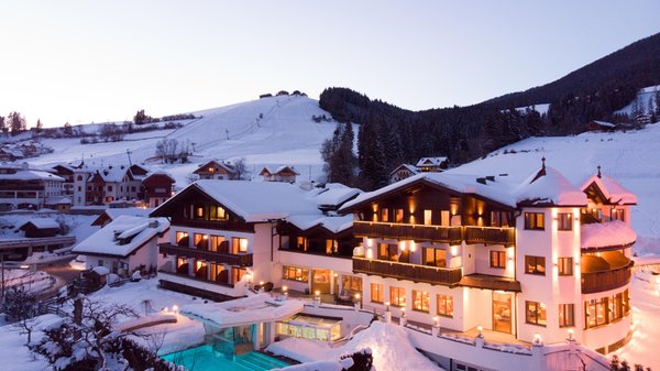 Foto Außenansicht im Winter Tirolerhof