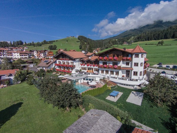 Foto Außenansicht im Sommer Tirolerhof