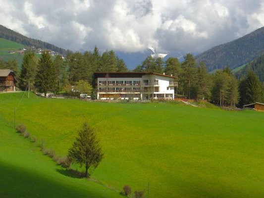 Photo exteriors Small hotel Torr