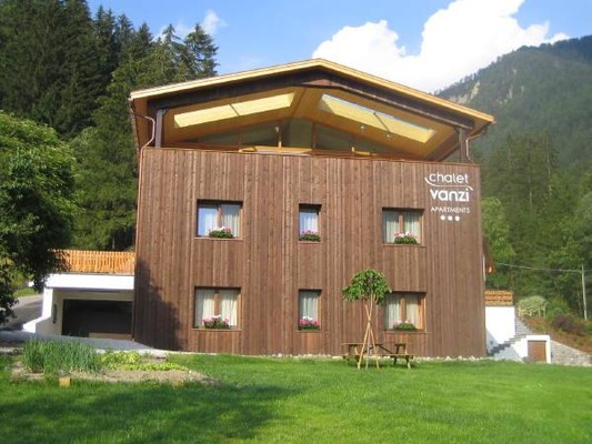 Foto Außenansicht Ferienwohnungen Chalet Vanzi