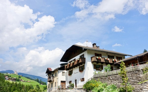 Foto Außenansicht B&B + Ferienwohnungen Preroman