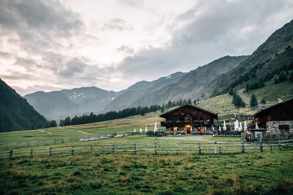 Sommer Präsentationsbild Berghütte Eishof