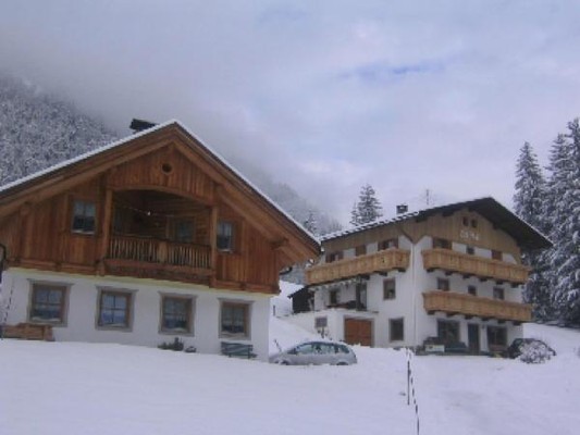 Foto Außenansicht Ferienwohnungen auf dem Bauernhof La Flù