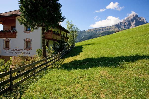 Foto esterno in estate Fontanella