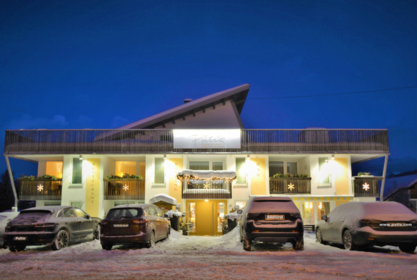 Foto Außenansicht Hotel Pütia