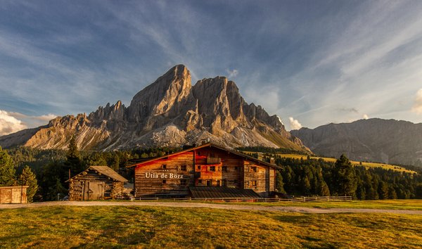 Photo exteriors in summer Ütia de Börz
