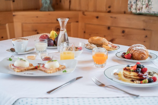 Das Frühstück Hütten-Hotel Ütia de Börz