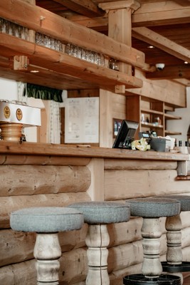 Foto von der Bar Hütten-Hotel Ütia de Börz