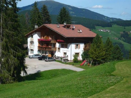 Foto Außenansicht Pension + Ferienwohnungen auf dem Bauernhof Chalet Frapes