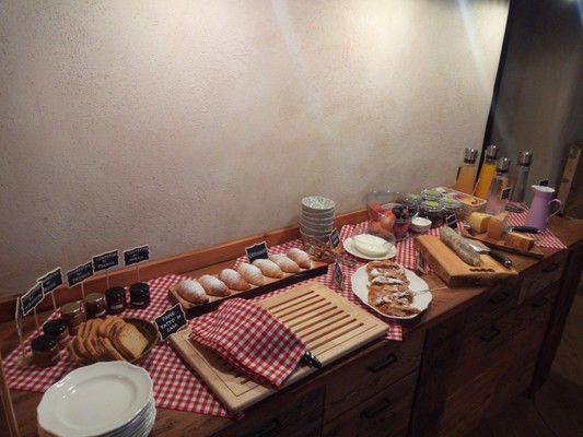 The breakfast Bed & Breakfast Alpentor - Porta delle Alpi