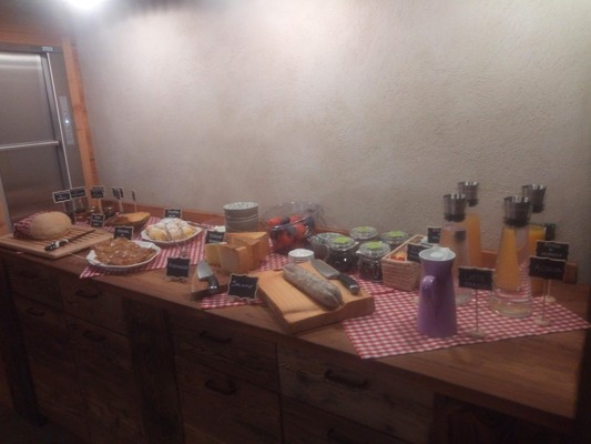 The breakfast Bed & Breakfast Alpentor - Porta delle Alpi