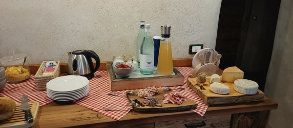 The breakfast Bed & Breakfast Alpentor - Porta delle Alpi