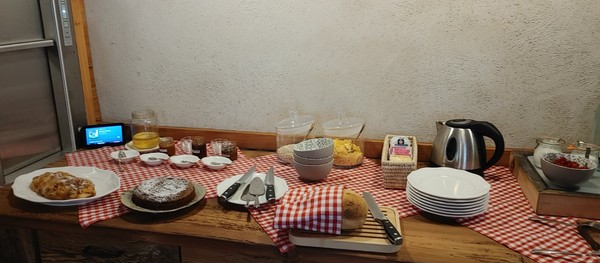 The breakfast Bed & Breakfast Alpentor - Porta delle Alpi
