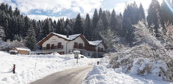 Foto Außenansicht Hotel Chalet Abete Rosso