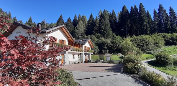 Foto Außenansicht Hotel Chalet Abete Rosso