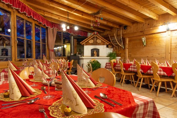 The restaurant Longiarù / Campill (San Martino in Badia / St. Martin in Thurn) Lüch de Vanc'