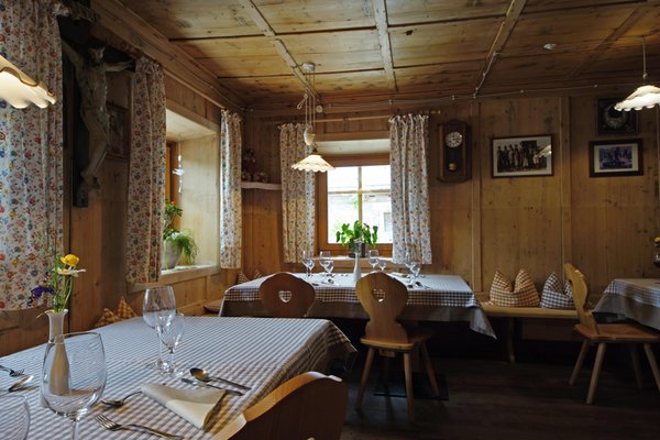 The restaurant Longiarù / Campill (San Martino in Badia / St. Martin in Thurn) Lüch de Vanc'