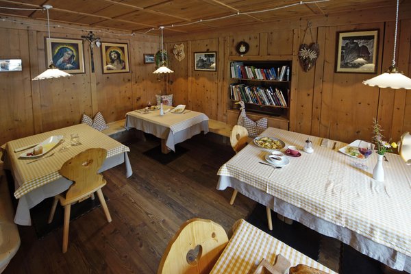 The restaurant Longiarù / Campill (San Martino in Badia / St. Martin in Thurn) Lüch de Vanc'