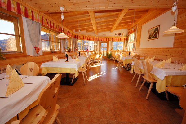 The restaurant Longiarù / Campill (San Martino in Badia / St. Martin in Thurn) Tlisöra - Speckstube