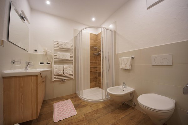 Photo of the bathroom Farmhouse Hotel + Apartments Tlisöra - Speckstube