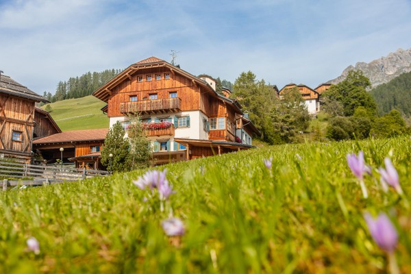 Photo exteriors Farmhouse Hotel + Apartments Tlisöra - Speckstube