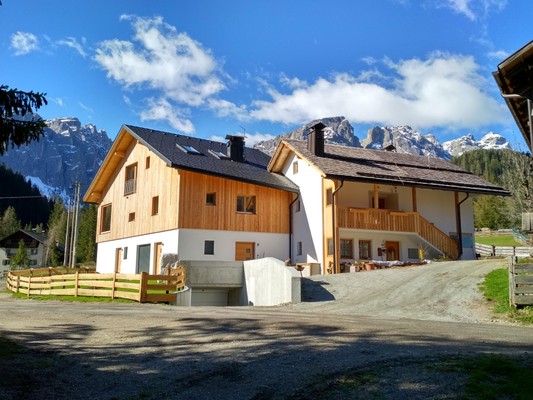 Foto Außenansicht Ferienwohnungen auf dem Bauernhof Fossè