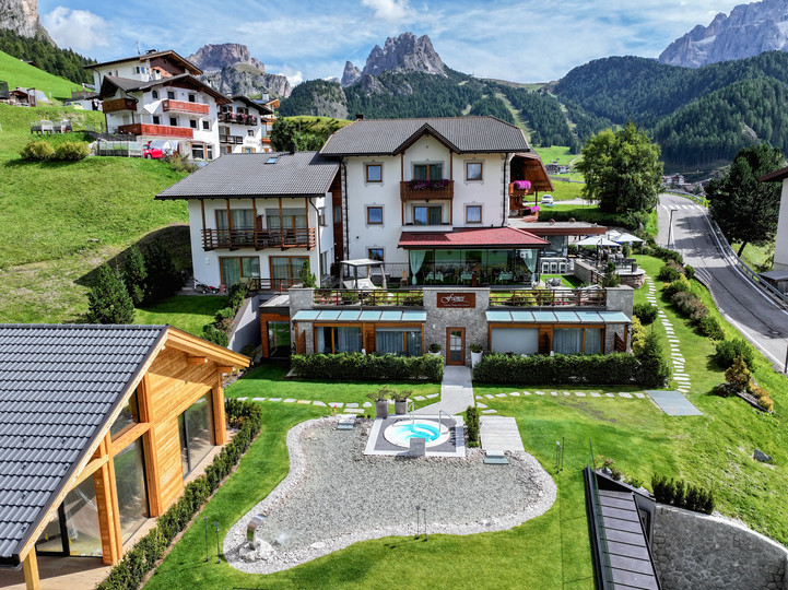Foto esterno Hotel Fanes