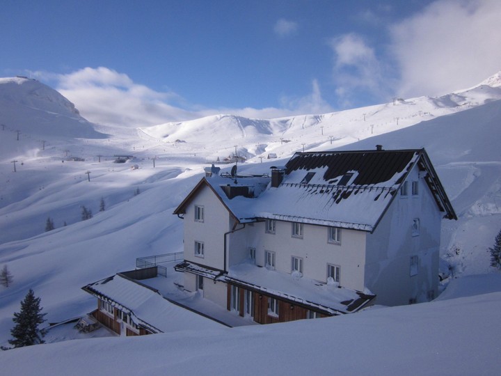 Photo exteriors Mountain Hut-Hotel Carlo Valentini