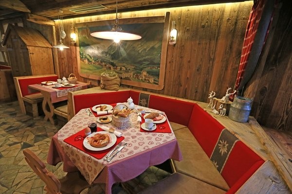 The breakfast Garni (B&B) Ladin