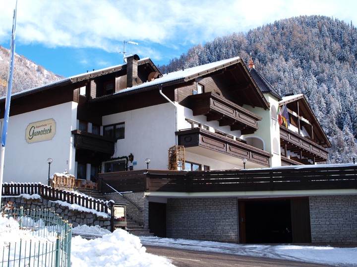 Foto Außenansicht Hotel + Residence Gurnatsch