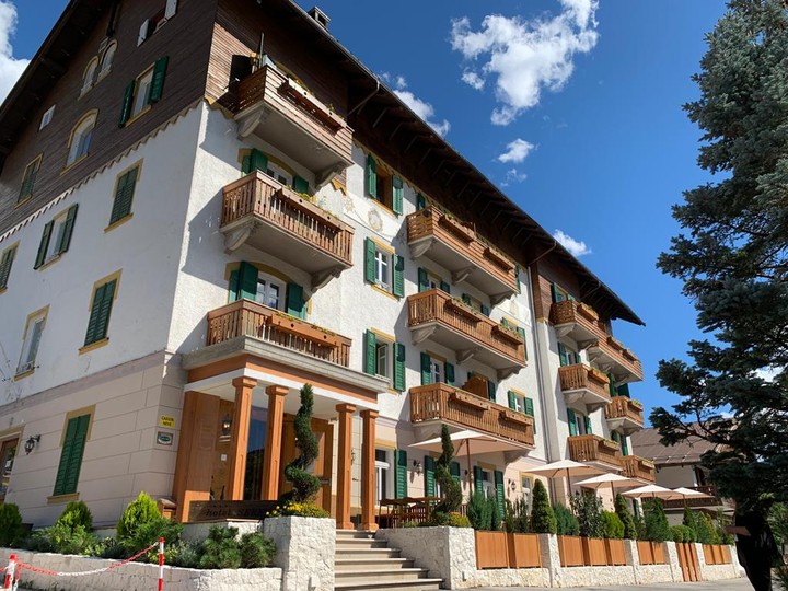 Foto Außenansicht Hotel Serena Cortina