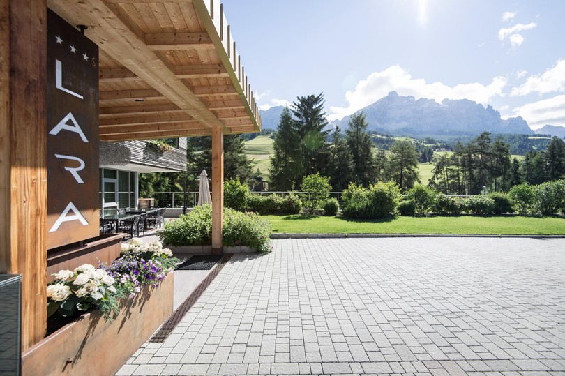 Foto Außenansicht Alpine Hotel Ciasa Lara