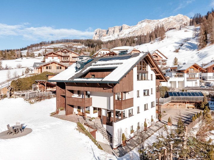 Foto Außenansicht Ferienwohnungen Ciasa Laói