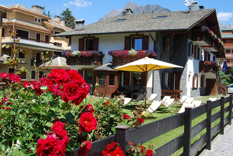 Foto Außenansicht Ferienwohnungen Chalet Gardenia